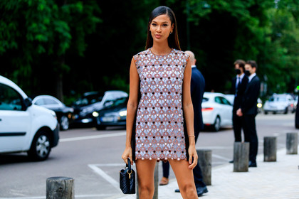 louis vuitton capucines bag, sequins dress, sleeveless dress, silvered dress, pearl embroidered dress, embroidered dress, mini bag, mini dress, sequins bag, black bag, hand bag, louis vuitton dress, golden dress, light blue dress, joan smalls, fashion week, frenchystyle, FW, jonathan paciullo, street style, PFW, PARIS, AUTUMN WINTER 2021-2022, FALL WINTER 2021-2022, FW 21-22, atmosphere details, horizontal, detail, model
