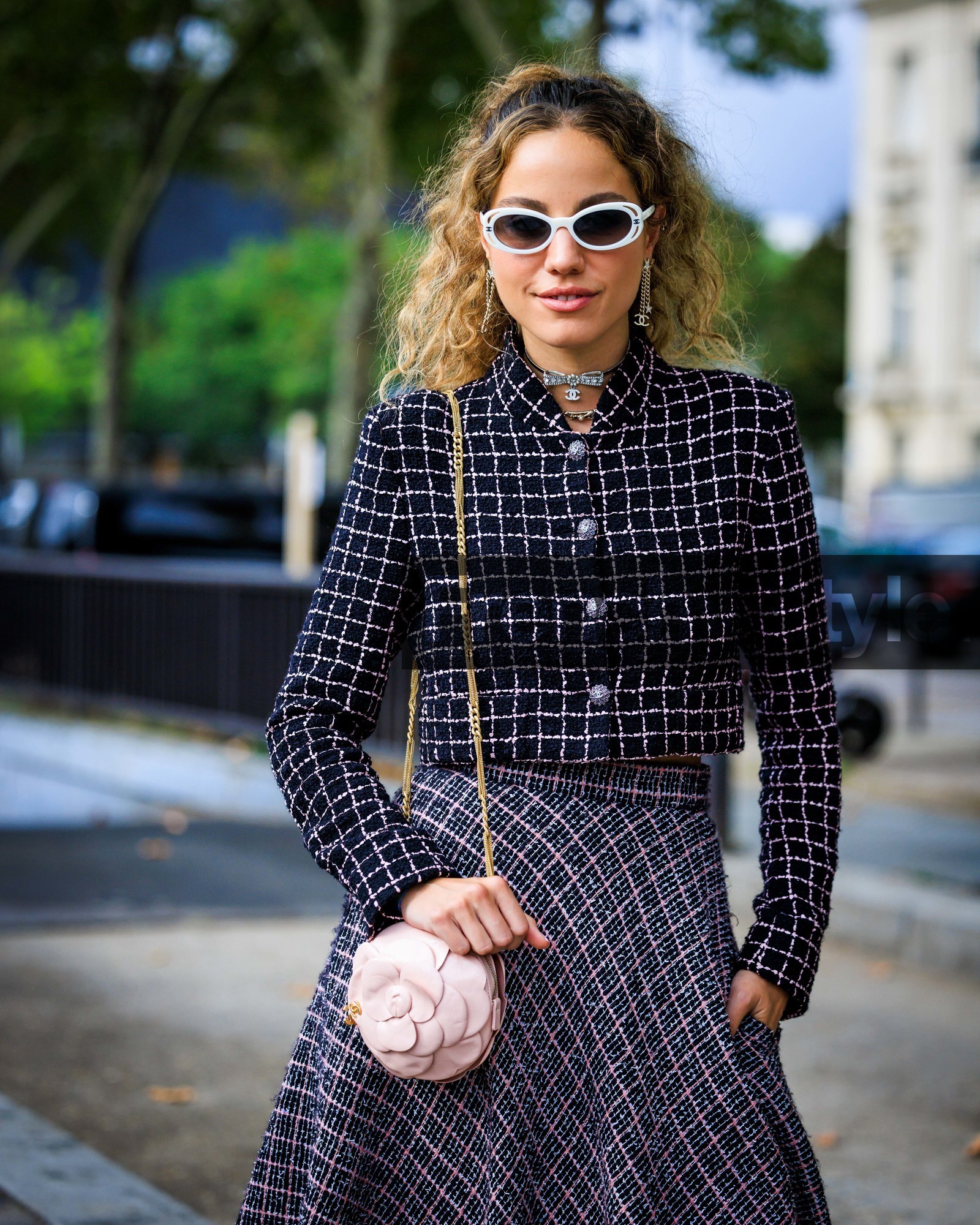 PARIS, PFW, fashion week, frenchystyle, FW, jonathan paciullo, street style, SPRING SUMMER 2024, SS 24, vertical, atmosphere details, detail