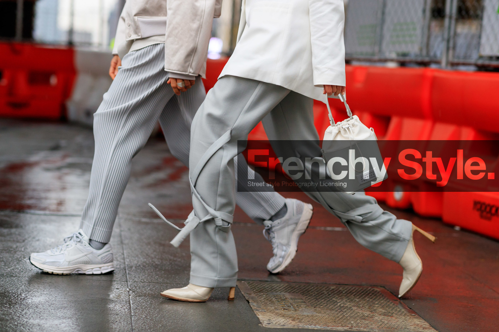 alice & j.s, alice barbier, light grey pants, knoted pants, white leather bag, white leather boots, margiela bag, high heels boots, hand bag, fashion week, frenchystyle, FW, jonathan paciullo, street style, NYFW, NEW YORK, AUTUMN WINTER 2020-2021, FALL WINTER 2020-2021, FW 20-21, horizontal, atmosphere details, detail