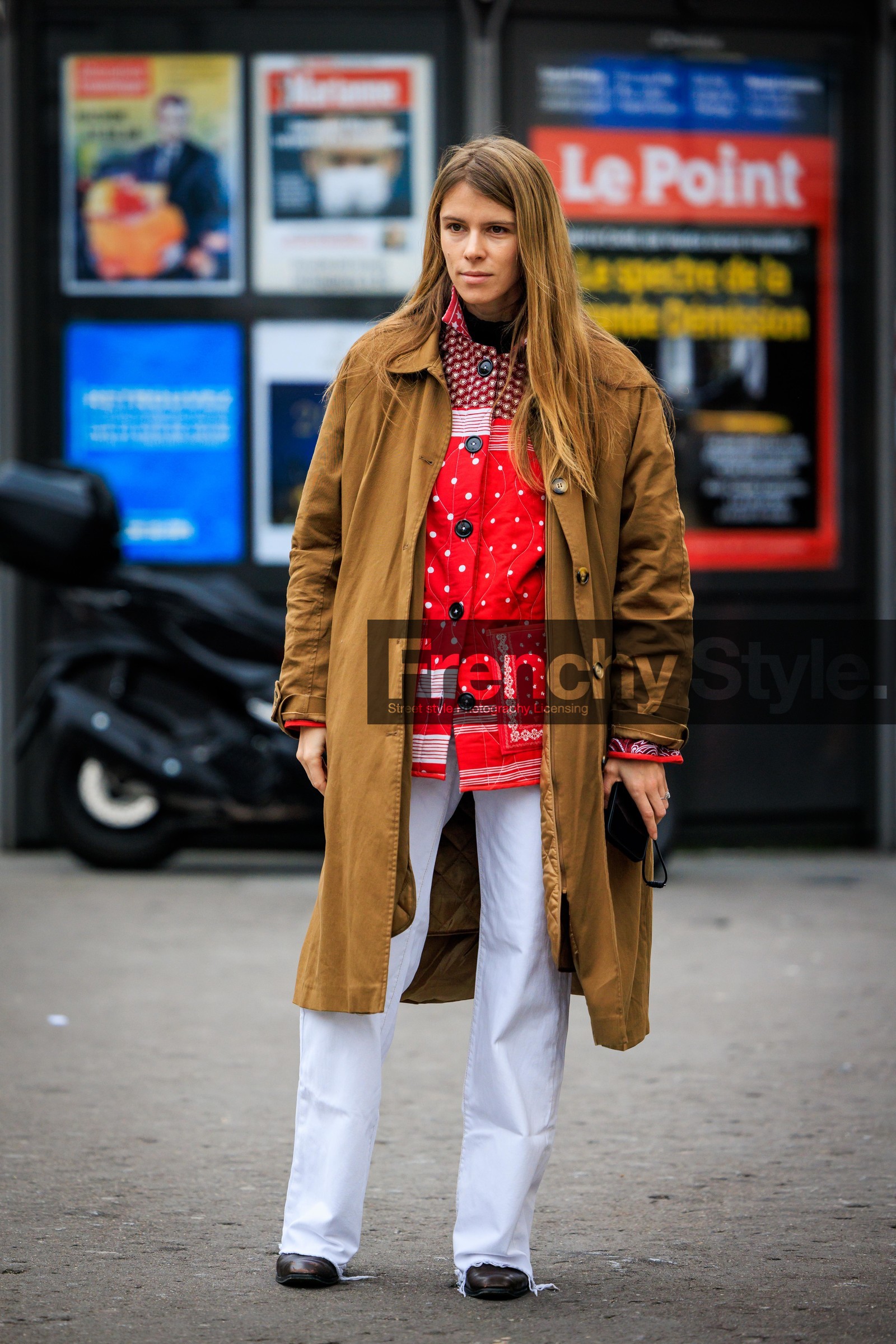 printed shirt, red shirt, embroidered shirt, white buttoned shirt, camel trench, white trousers, black shoes, fashion week, frenchystyle, FW, jonathan paciullo, street style, PFW, PARIS, menswear, AUTUMN WINTER 2022-2023, FALL WINTER 2022-2023, FW 22-23, full length, vertical