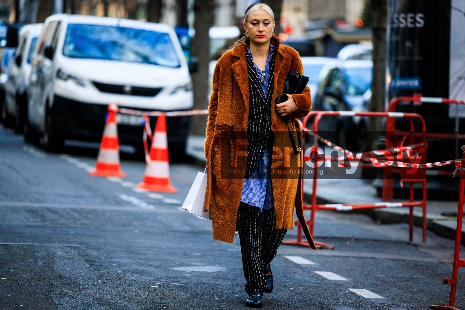 white hair, red lips, camel coat, furry coat, black blazer, black trousers, stripes pants, stripes, blazer, blue shirt, oversized shirt, black handbag, golden earrings, black shoes, fashion week, frenchystyle, FW, jonathan paciullo, street style, PFW, PARIS, menswear, FALL WINTER 2022-2023, AUTUMN WINTER 2022-2023, FW 22-23, full length, horizontal
