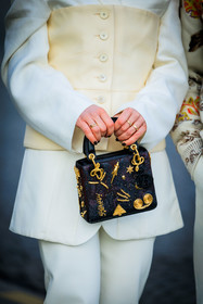 menswear, fashion week, frenchystyle, FW, jonathan paciullo, street style, PFW, PARIS, FALL WINTER 2022-2023, AUTUMN WINTER 2022-2023, FW 22-23, atmosphere details, detail, vertical