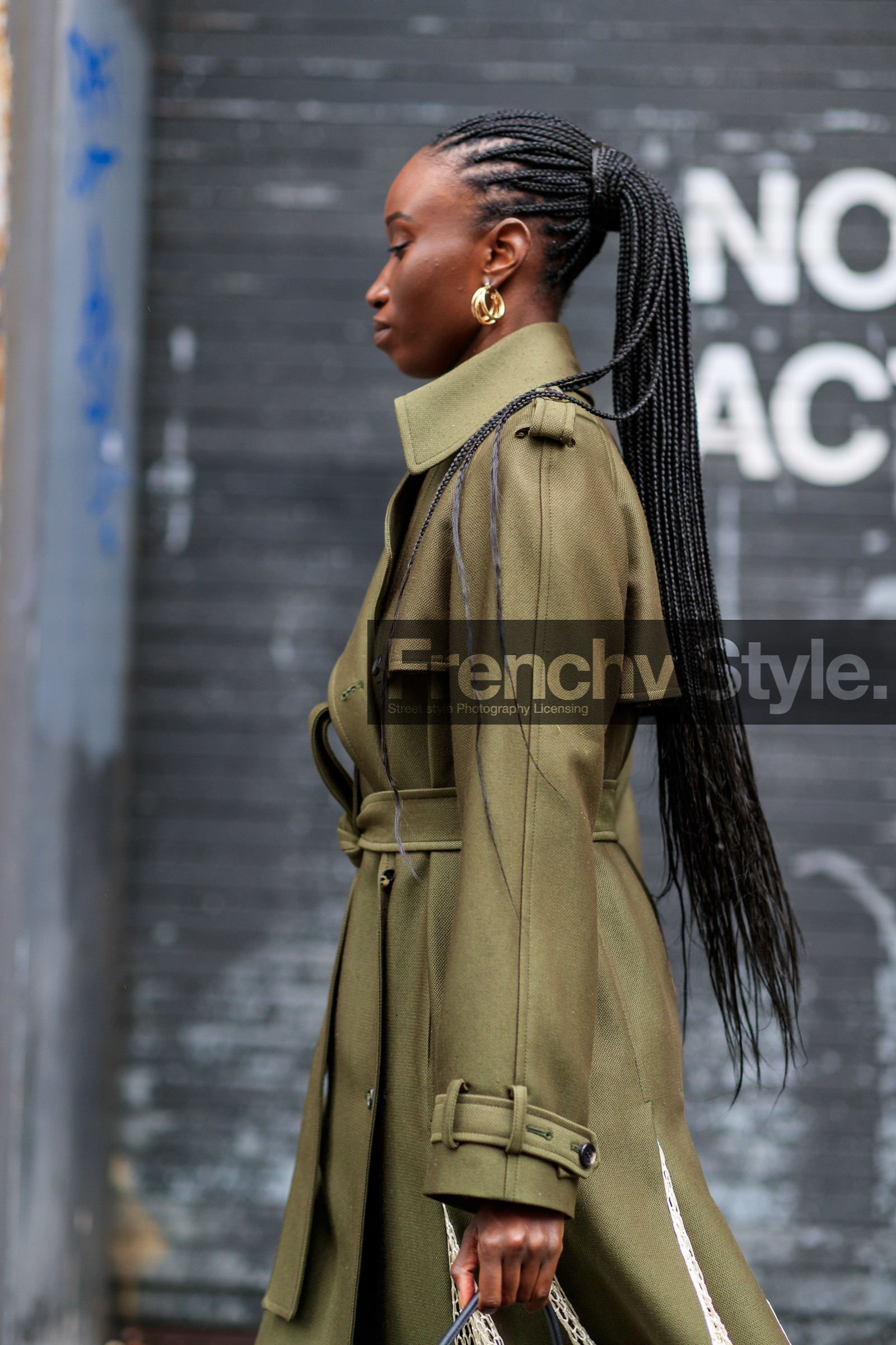 model, kaki trench coat, belted trench coat, plaited hair, hoop earrings, golden earrings, close up detail, fashion week, frenchystyle, FW, jonathan paciullo, street style, NYFW, NEW YORK, AUTUMN WINTER 2020-2021, FALL WINTER 2020-2021, FW 20-21, vertical, detail, atmosphere details