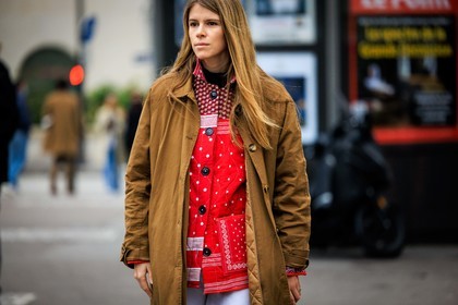 printed shirt, red shirt, embroidered shirt, buttoned shirt, camel trench, fashion week, frenchystyle, FW, jonathan paciullo, street style, PFW, PARIS, menswear, AUTUMN WINTER 2022-2023, FALL WINTER 2022-2023, FW 22-23, atmosphere details, detail, horizontal