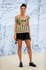 half soulder top, striped top, beige top, black top, sleeveless top, black shorts, mini shorts, dangling earrings, strassed earrings, diamond earrings, dior top, golden bracelet, big chain bracelet, big bracelet, big bangle, prada shoes, prada loafers, black leather shoes, black leather loafers, giovanna battaglia, fashion week, frenchystyle, FW, jonathan paciullo, street style, PFW, PARIS, AUTUMN WINTER 2021-2022, FALL WINTER 2021-2022, FW 21-22, vertical, full length