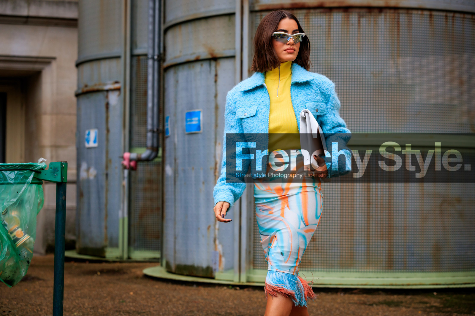 camila coelho, white sunglasses, mirror sunglasses, futurist shape sunglasses, yellow pullover, zipped pullover, turtleneck pullover, light blue jacket, woolen jacket, light blue skirt, mid long skirt, fringe skirt, tight skirt, orange skirt, white skirt, white leather clutch, margiela bag, feather details skirt, margiela sunglasses, fashion week, frenchystyle, FW, jonathan paciullo, street style, SPRING SUMMER 2020, SS 20, PFW, PARIS, horizontal, atmosphere details, detail