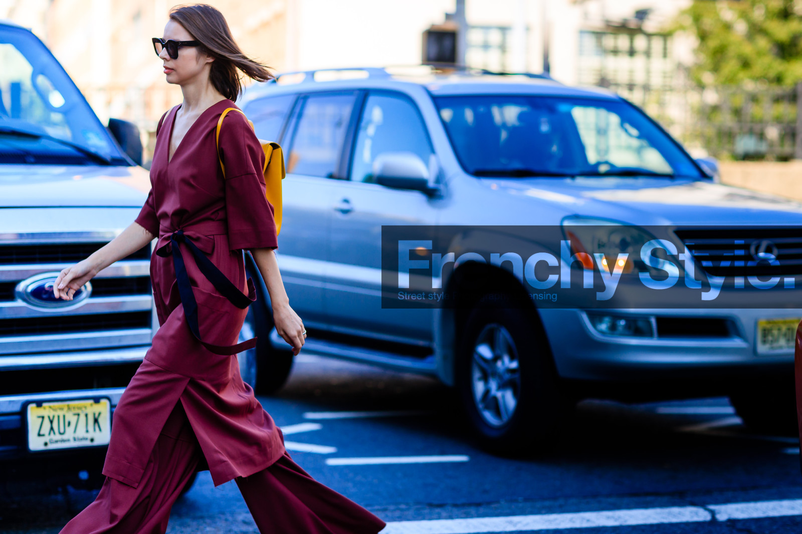 atmosphere details, bordeaux, burgundy, detail, fashion week, frenchystyle, FW, horizontal, jonathan paciullo, kimono, kimono vest, leather backpack, NEW YORK, NYFW, orange bag, red dress, red pants, SPRING SUMMER 2017, SS 17, street style, sunglasses, tone on tone, total look red, trousers, wide pants, woman