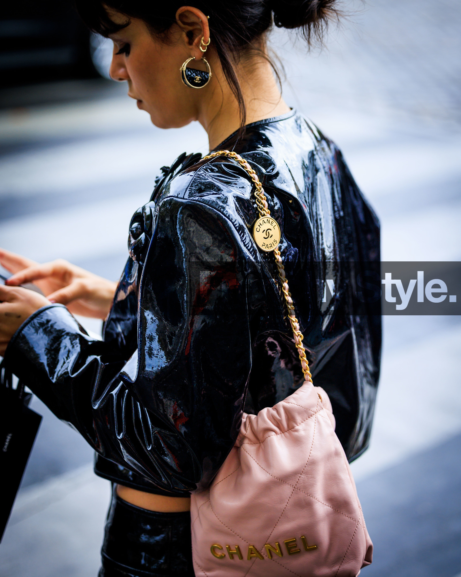 PARIS, PFW, fashion week, frenchystyle, FW, jonathan paciullo, street style, SPRING SUMMER 2024, SS 24, vertical, atmosphere details, detail