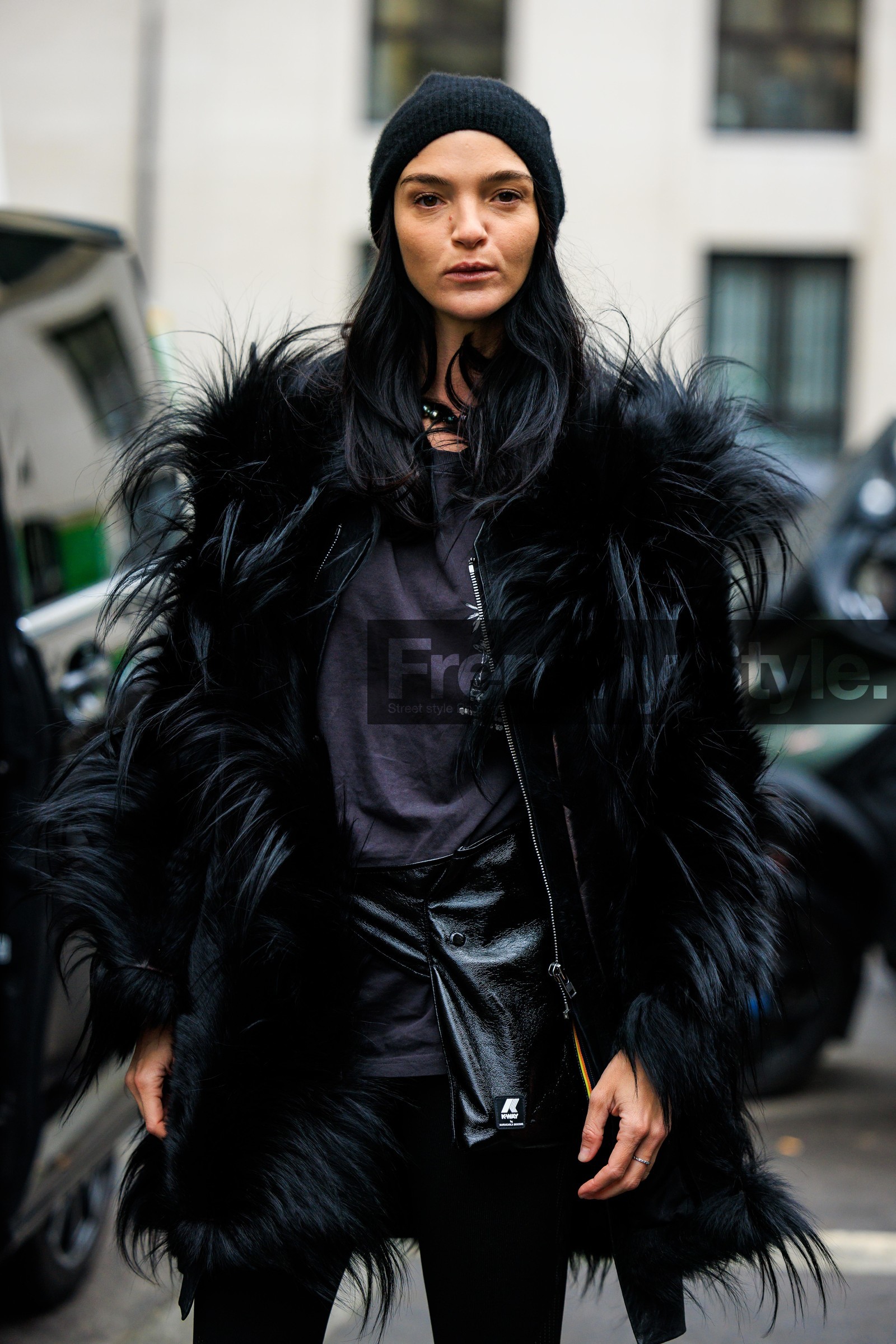 black beanie, furry coat, black coat, black look, dark grey tshirt, black jacket, black leggings, fashion week, frenchystyle, FW, jonathan paciullo, street style, PFW, PARIS, menswear, AUTUMN WINTER 2022-2023, FALL WINTER 2022-2023, FW 22-23, atmosphere details, detail, vertical