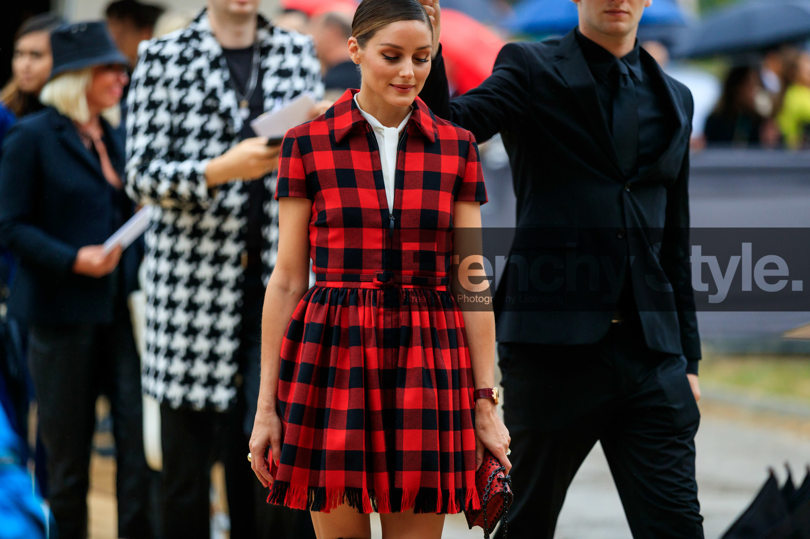olivia palermo, dior dress, red dress, black dress, checked dress, mini dress, short sleeves dress, used dress, fringe dress, belted dress, zipped dress, white shirt, lavalliere collar, fashion week, frenchystyle, FW, jonathan paciullo, street style, SPRING SUMMER 2020, SS 20, PFW, PARIS, horizontal, atmosphere details, detail