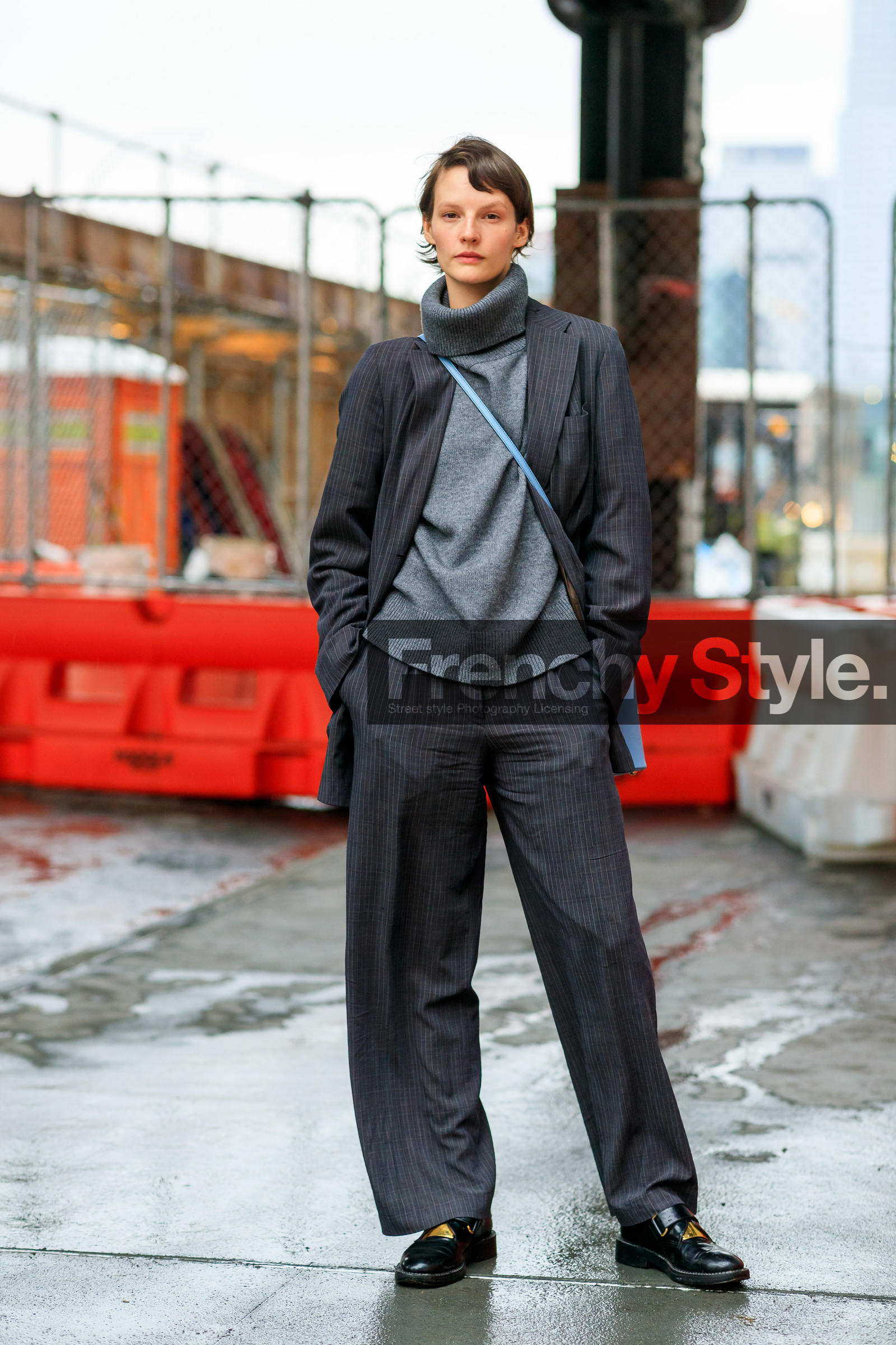 model, sara blomqvist, dark grey jacket, dark grey pants, striped jacket, striped pants, grey pullover, turtleneck pullover, crossbody bag, blue leather bag, black leather derbie, golden shoes, flat shoes, fashion week, frenchystyle, FW, jonathan paciullo, street style, NYFW, NEW YORK, AUTUMN WINTER 2020-2021, FALL WINTER 2020-2021, FW 20-21, vertical, full length