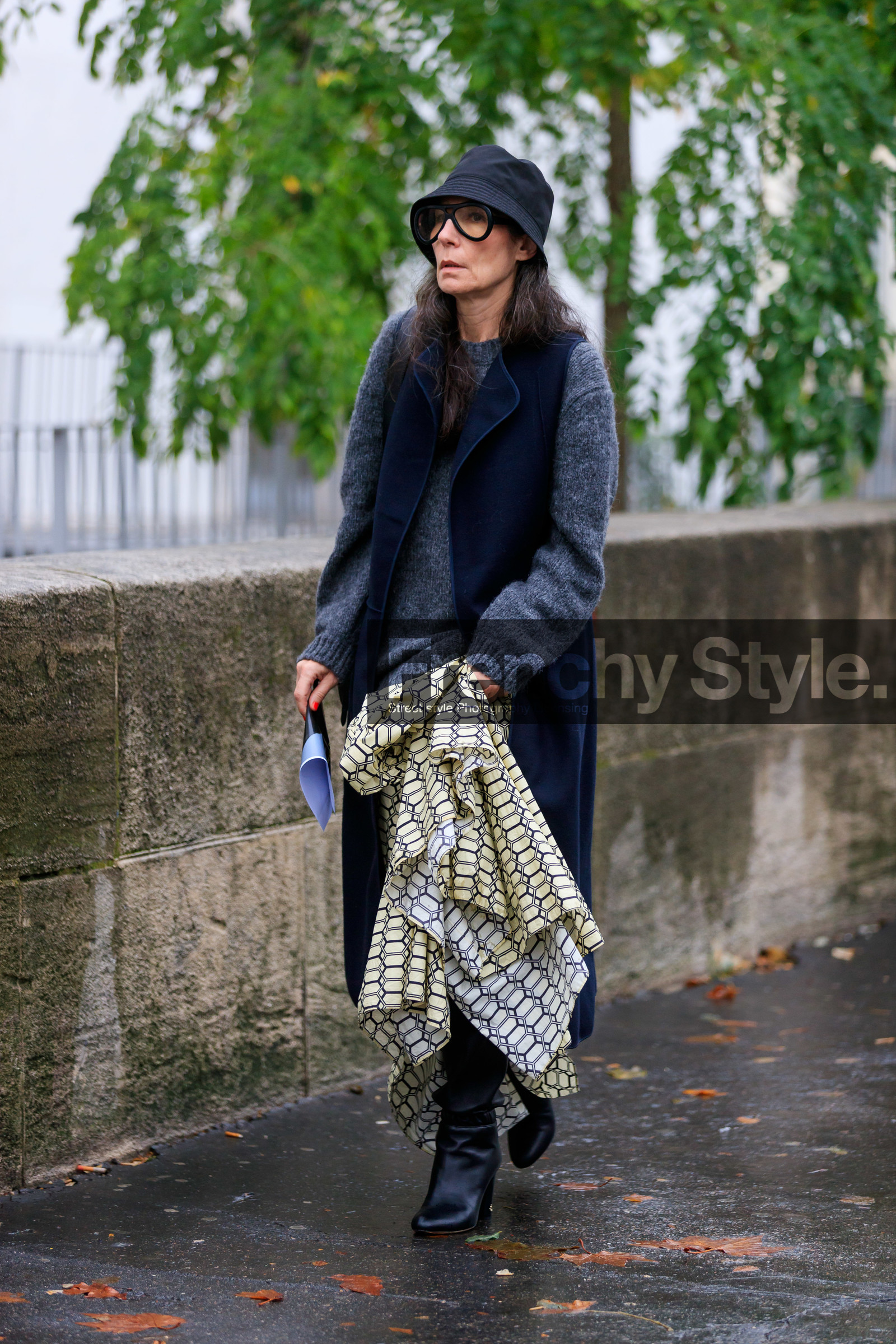 black hat, navy blue coat, sleeveless coat, dark grey pullover, white skirt, wax printed skirt, big glasses, aviator glasses, black glasses, black leather boots, high boots, fashion week, frenchystyle, FW, jonathan paciullo, street style, SPRING SUMMER 2020, SS 20, PFW, PARIS, vertical, full length