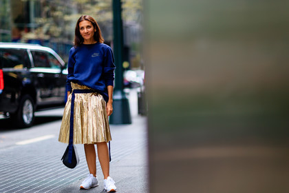 atmosphere details, black bag, blue sweater, fashion week, frenchystyle, full length, FW, golden skirt, horizontal, jonathan paciullo, leather bag, metallic skirt, NEW YORK, nike, NYFW, pleated skirt, shiny skirt, SPRING SUMMER 2017, SS 17, street style, white sneakers, woman