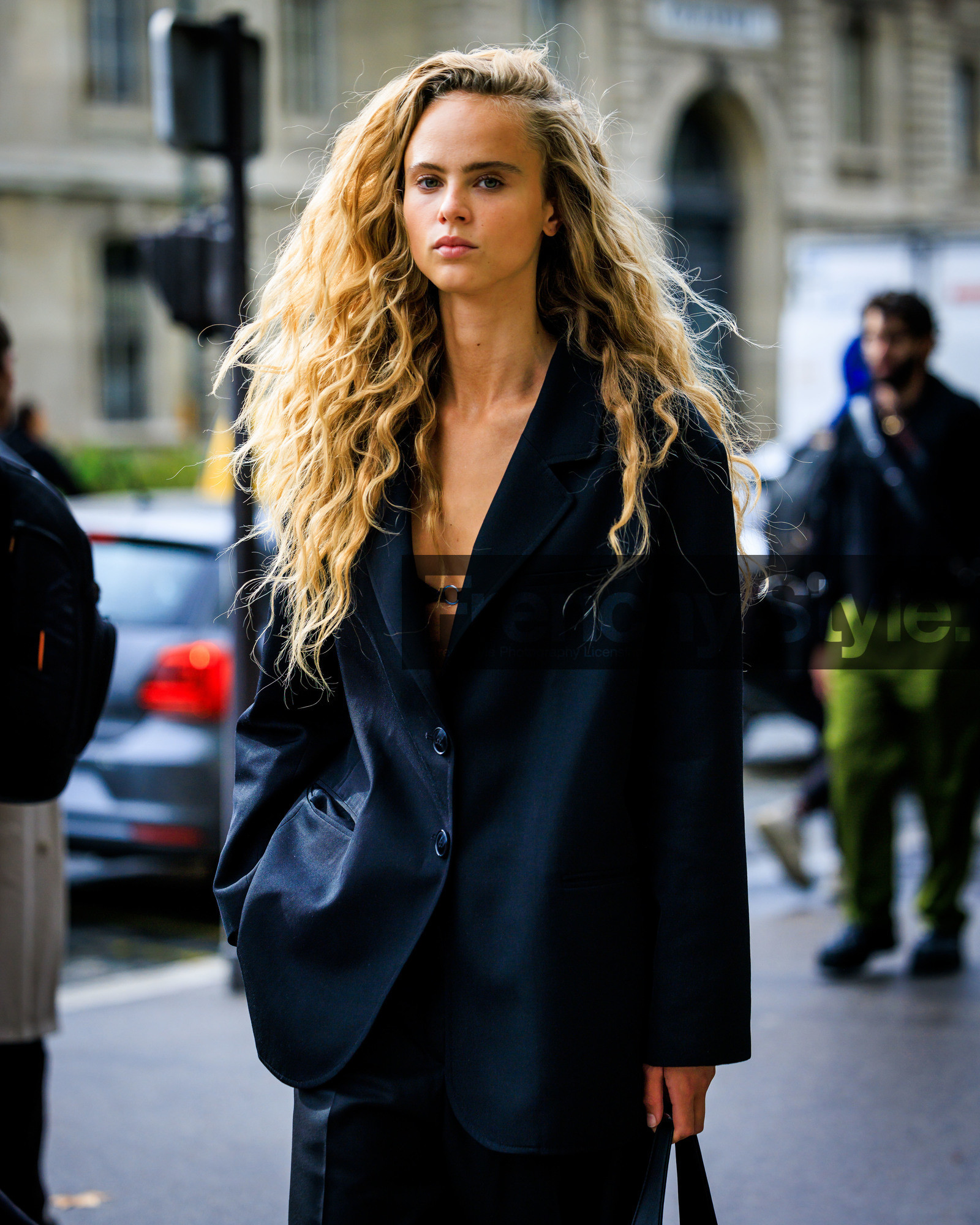 PARIS, PFW, fashion week, frenchystyle, FW, jonathan paciullo, street style, SPRING SUMMER 2024, SS 24, vertical, atmosphere details, detail