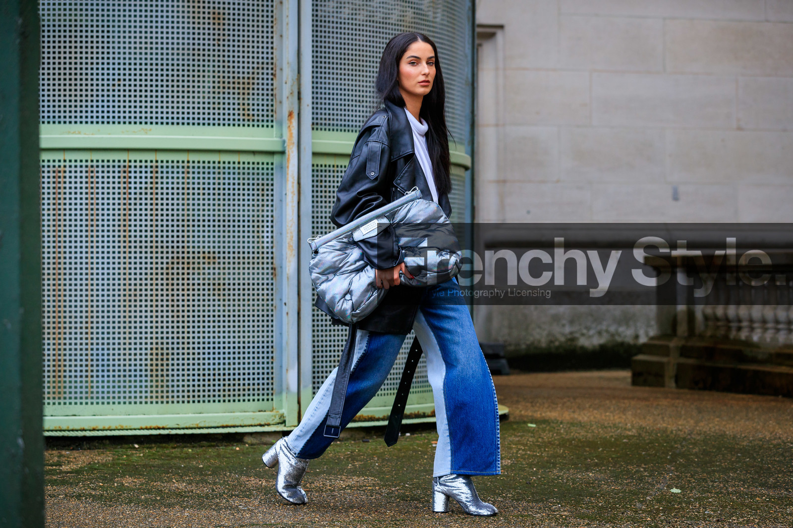 black leather perfecto, margiela bag, margiela boots, oversize jacket, oversize perfecto, silvered bag, quilted bag, silvered boots, high heels boots, denim, light blue jeans, blue jeans, patchwork jeans, flare jeans, fiona zanetti, fashion week, frenchystyle, FW, jonathan paciullo, street style, SPRING SUMMER 2020, SS 20, PFW, PARIS, horizontal, atmosphere details, full length