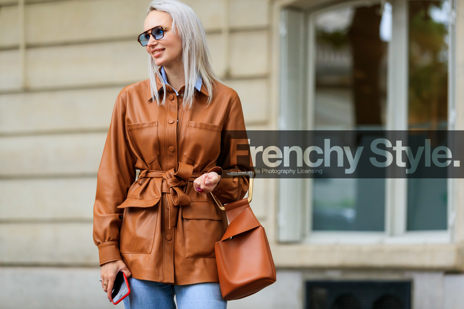 camel leather bag, camel leather jacket, camel leather shirt, overshirt jacket, leather overshirt, scale sunglasses, aviator sunglasses, blue sunglasses, bucket bag, fashion week, frenchystyle, FW, jonathan paciullo, street style, PFW, PARIS, AUTUMN WINTER 2021-2022, FALL WINTER 2021-2022, FW 21-22, atmosphere details, horizontal, detail