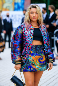 leopard printed jacket, leopard printed coat, leopard printed bomber, blue bombers, blue coat, blue jacket, patchwork bombers, patchwork jacket, patchwork coat, floral embroidered coat, floral embroidered jacket, floral embroidered bomber, embroidered bombers, embroidered coat, embroidered jacket, golden necklace, big chain necklace, chain necklace, black top, cropped top, louis vuitton coat, louis vuitton jacket, louis vuitton bomber, louis vuitton bag, louis vuitton necklace, pink hair, sparkling coat, sparkling jacket, sparkling bomber, sparkling skirt, embroidered skirt, floral embroidered skirt, mini skirt, multicolor coat, multicolor bombers, multicolor jacket, multicolor skirt, high waist skirt, blue skirt, wrap skirt, black leather bag, golden chain strap bag, round shape bag, blue eyeliner, hair details, make up, make up details, florence pugh, fashion week, frenchystyle, FW, jonathan paciullo, street style, PFW, PARIS, AUTUMN WINTER 2021-2022, FALL WINTER 2021-2022, FW 21-22, vertical, atmosphere details, detail