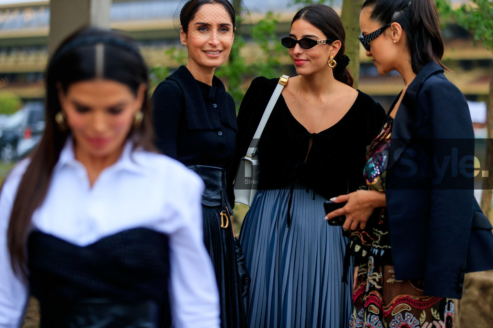 geraldine boublil, anna rosa vitiello, bettina looney, dior bag, dior blouse, dior skirt, dior pullover, dior dress, dior total look, pleated skirt, black pullover, low necked pullover, black sunglasses, golden earrings, dangling earrings, fashion week, frenchystyle, FW, jonathan paciullo, street style, SPRING SUMMER 2020, SS 20, PFW, PARIS, horizontal, atmosphere details, detail