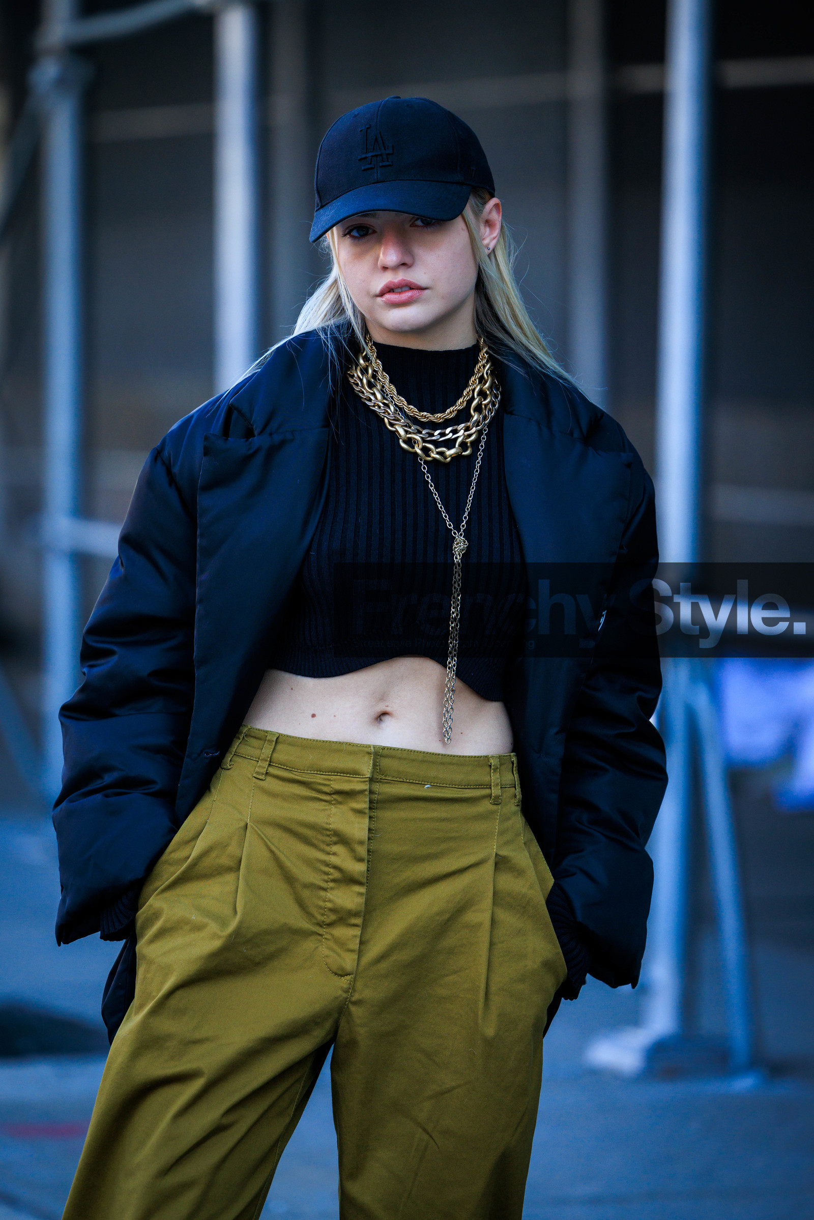 close up, sporty look, black cropped top, black blazer, prada blazer, overlayed necklaces, golden chains, black cap, black puffy blazer, kaki pn, kaki pants, low rise pants, fashion week, frenchystyle, FW, jonathan paciullo, street style, NYFW, NEW YORK, AUTUMN WINTER 2022-2023, FALL WINTER 2022_2023, FW 22-23, vertical, atmosphere details