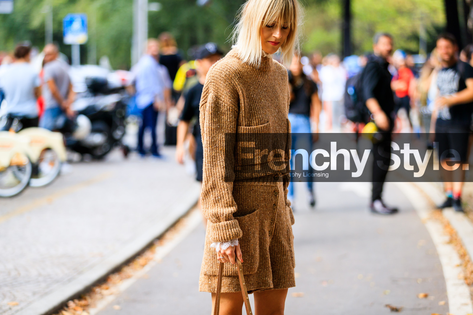 camel knit, camel shorts, camel sweater, linda tol, total look camel, street style, jonathan paciullo, FW, frenchystyle, fashion week, MFW, MILAN, SPRING SUMMER 2019, SS 19, atmosphere details, horizontal, detail