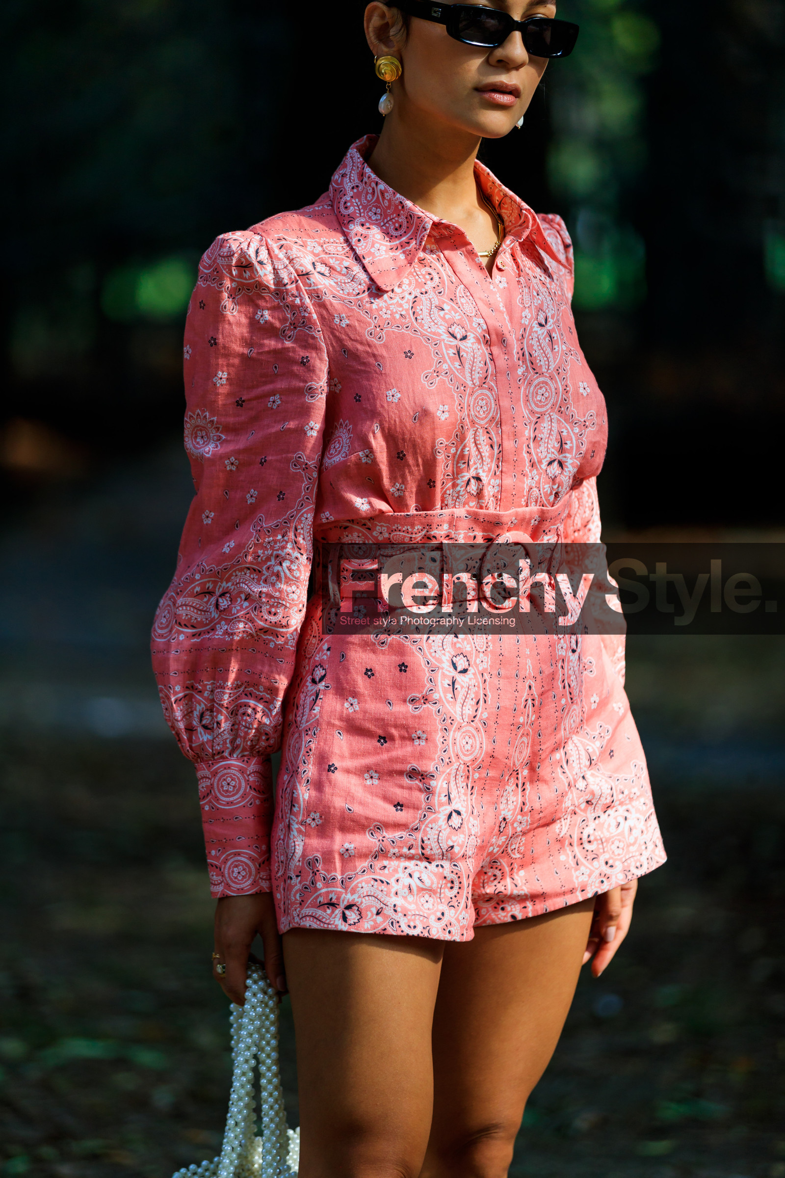 anna rosa vitiello, earrings, graphic shirt, graphic shorts, pearls, pink shirt, pink shorts, printed shirt, printed shorts, sunglasses, street style, jonathan paciullo, FW, frenchystyle, fashion week, MFW, MILAN, SPRING SUMMER 2019, SS 19, vertical, atmosphere details, detail