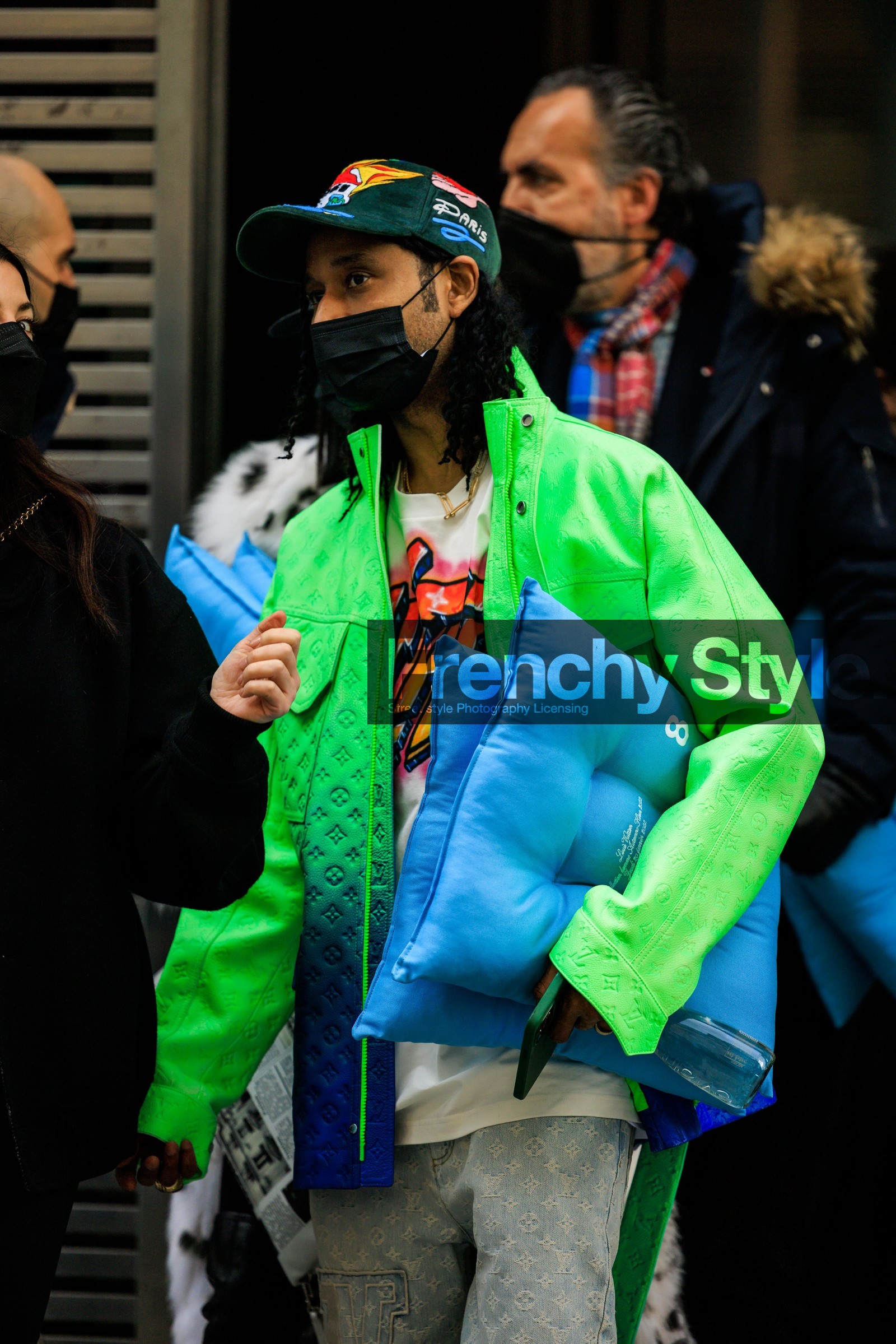 menswear, fashion week, frenchystyle, FW, jonathan paciullo, street style, PFW, PARIS, FALL WINTER 2022-2023, AUTUMN WINTER 2022-2023, FW 22-23, atmosphere details, detail, vertical