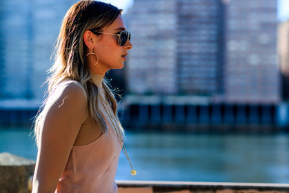 atmosphere details, caroline vreeland, detail, earrings, fashion week, frenchystyle, FW, golden jewelry, horizontal, jonathan paciullo, necklace, NEW YORK, NYFW, pink dress, see through, SPRING SUMMER 2017, SS 17, street style, sunglasses, transparent, woman