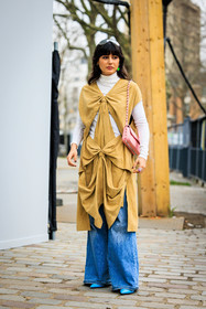 pink handbag, studded handbag, green earrings, sunglasses, cut out dress, assymetric dress, knotted dress, beige dress, turtleneck top, white top, flared jeans, blue shoes, blue heels, fashion week, frenchystyle, FW, jonathan paciullo, street style, PFW, PARIS, menswear, FALL WINTER 2022-2023, AUTUMN WINTER 2022-2023, FW 22-23, full length, vertical