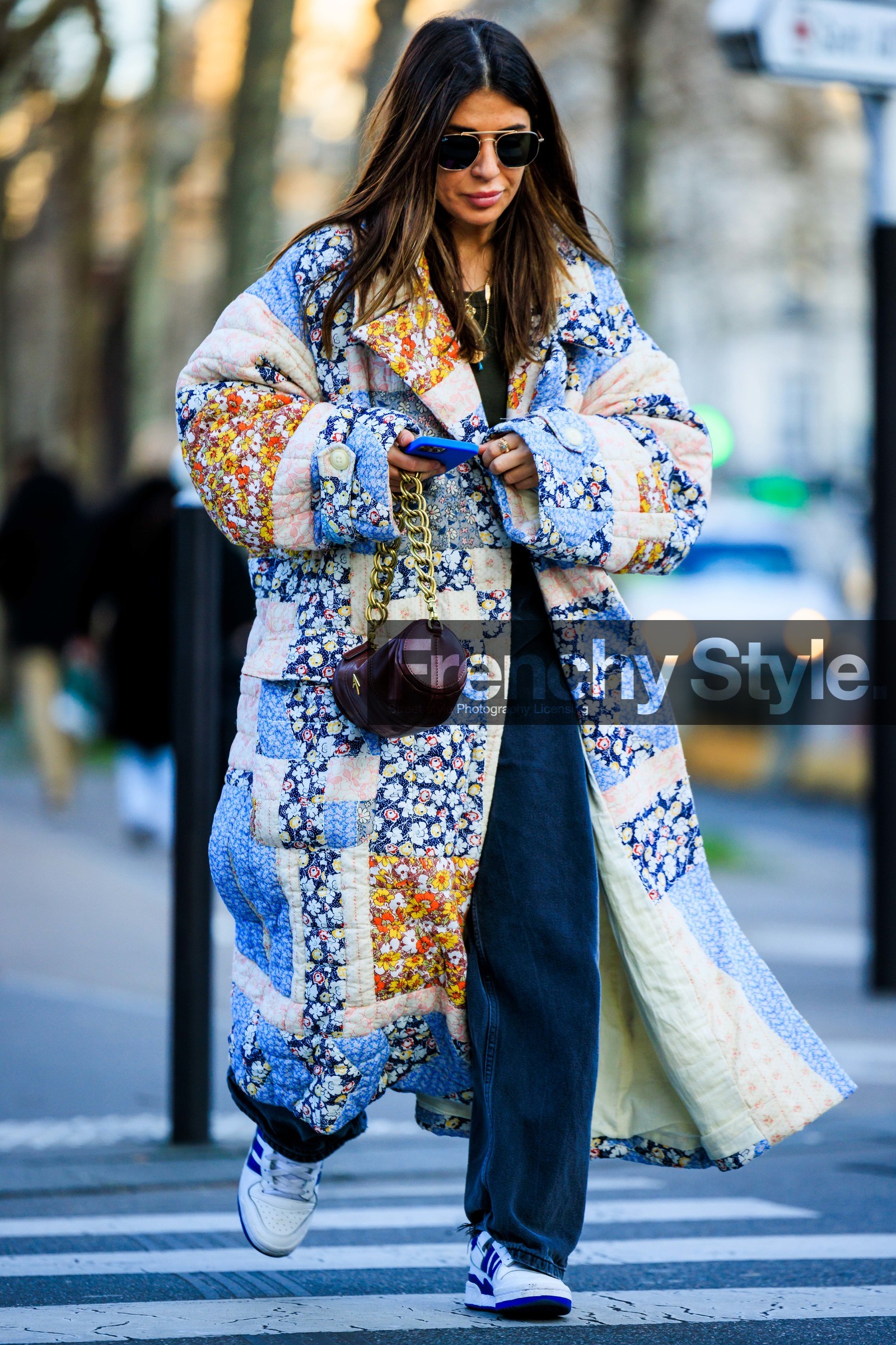 multiprint coat, flower coat, printed coat, multicolor coat, puffed coat, winter jacker, pencil bag, by far bag, baggy jeans, white sneakers, black sunglasses, fashion week, frenchystyle, FW, jonathan paciullo, street style, PFW, PARIS, menswear, AUTUMN WINTER 2022-2023, FALL WINTER 2022-2023, FW 22-23, full length, vertical