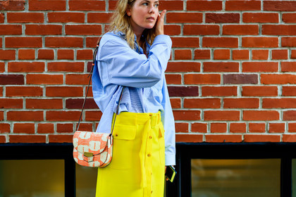 atmosphere details, blue shirt, detail, fashion week, frenchystyle, FW, horizontal, jonathan paciullo, leather bag, megan bowman gray, men shirt, NEW YORK, NYFW, orange bag, printed bag, SPRING SUMMER 2017, SS 17, street style, woman, yellow skirt