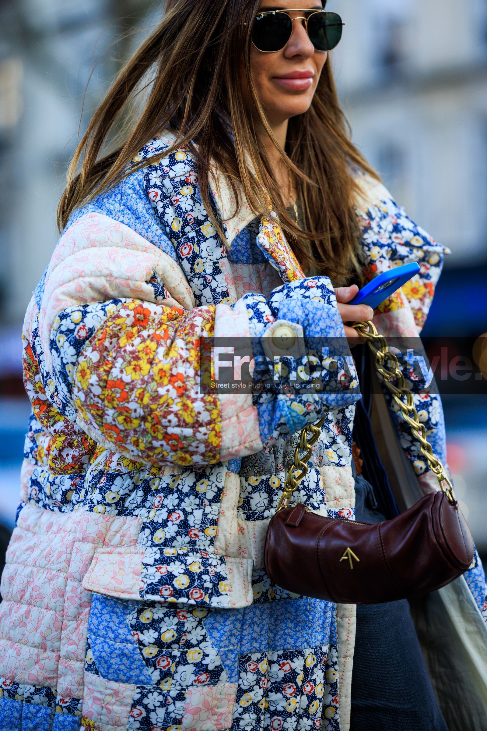 multiprint coat, flower coat, printed coat, multicolor coat, puffed coat, winter jacker, pencil bag, by far bag, baggy jeans, black sunglasses, fashion week, frenchystyle, FW, jonathan paciullo, street style, PFW, PARIS, menswear, AUTUMN WINTER 2022-2023, FALL WINTER 2022-2023, FW 22-23, atmosphere details, detail, vertical