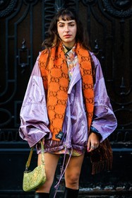 gucci scarf, logo scarf, orange scarf, purple jacket, metallic jacket, bomber jacket, green handbag, sparkling bag, fashion week, frenchystyle, FW, jonathan paciullo, street style, PFW, PARIS, menswear, AUTUMN WINTER 2022-2023, FALL WINTER 2022-2023, FW 22-23, atmosphere details, detail, vertical