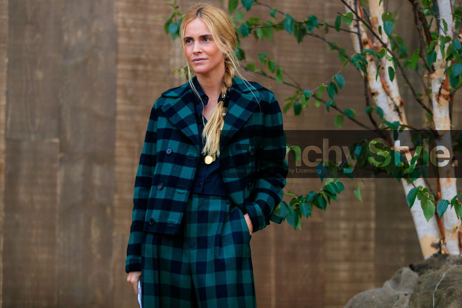 blanca miro scrimieri, checked jacket, checked pants, checked suits, green jacket, green pants, green suits, black jacket, black pants, black suits, black shirt, dior total look, fashion week, frenchystyle, FW, jonathan paciullo, street style, SPRING SUMMER 2020, SS 20, PFW, PARIS, horizontal, atmosphere details, detail