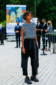 checked pullover, sleeveless pullover, blue pullover, black pants, loose pants, oversize pants, cargo pants, cropped pants, black leather derbies, black leather shoes, laced shoes, logo printed shoes, monogrammed shoes, boyish look, belted pants, Liya Kebede, fashion week, frenchystyle, FW, jonathan paciullo, street style, PFW, PARIS, AUTUMN WINTER 2021-2022, FALL WINTER 2021-2022, FW 21-22, vertical, full length, model