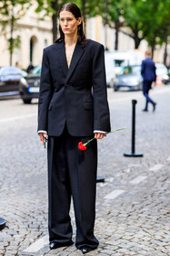 black jacket, black pants, black suits, low necked jacket, loose pants, overshirt jacket, oversize pants, oversize suits, fashion week, frenchystyle, FW, jonathan paciullo, street style, PFW, PARIS, AUTUMN WINTER 2021-2022, FALL WINTER 2021-2022, FW 21-22, vertical, full length