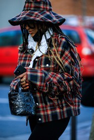 menswear, fashion week, frenchystyle, FW, jonathan paciullo, street style, PFW, PARIS, AUTUMN WINTER 2022-2023, FALL WINTER 2022-2023, FW 22-23, atmosphere details, detail, vertical