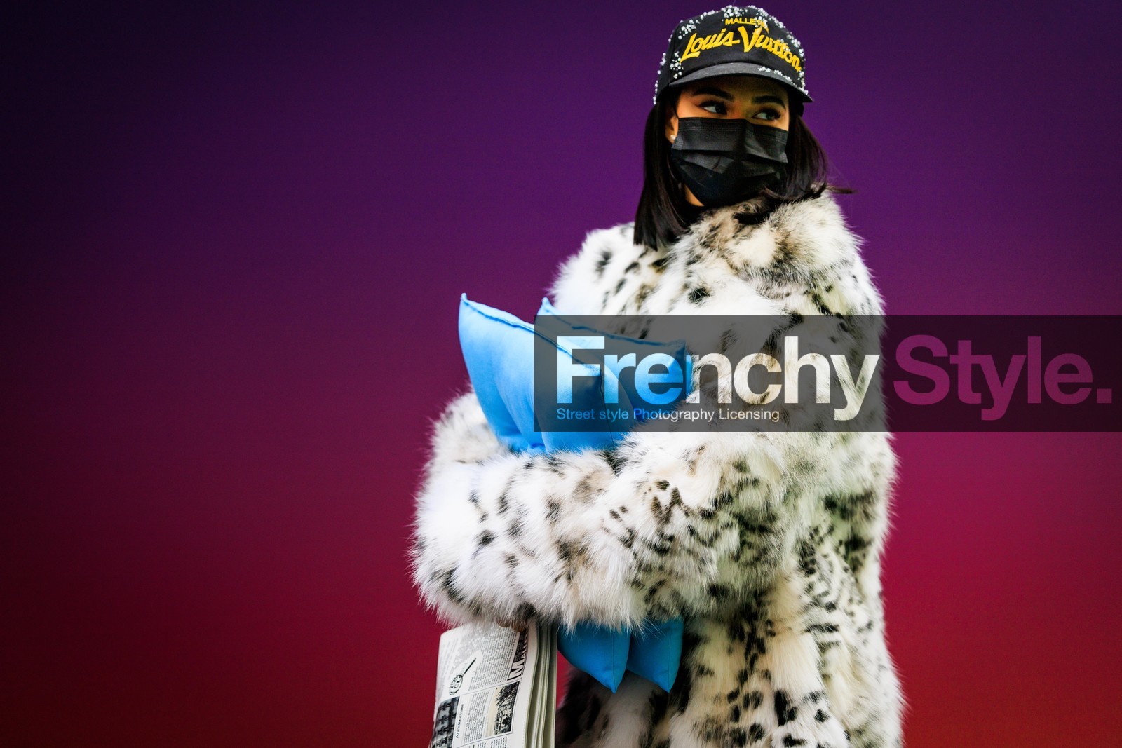 louis vuitton, black cap, printed cap, logo cap, furry coat, animal skin coat, blue pillow, newspaper, smoky eyes, black mask, fashion week, frenchystyle, FW, jonathan paciullo, street style, PFW, PARIS, menswear, FALL WINTER 2022-2023, AUTUMN WINTER 2022-2023, FW 22-23, atmosphere details, detail, horizontal