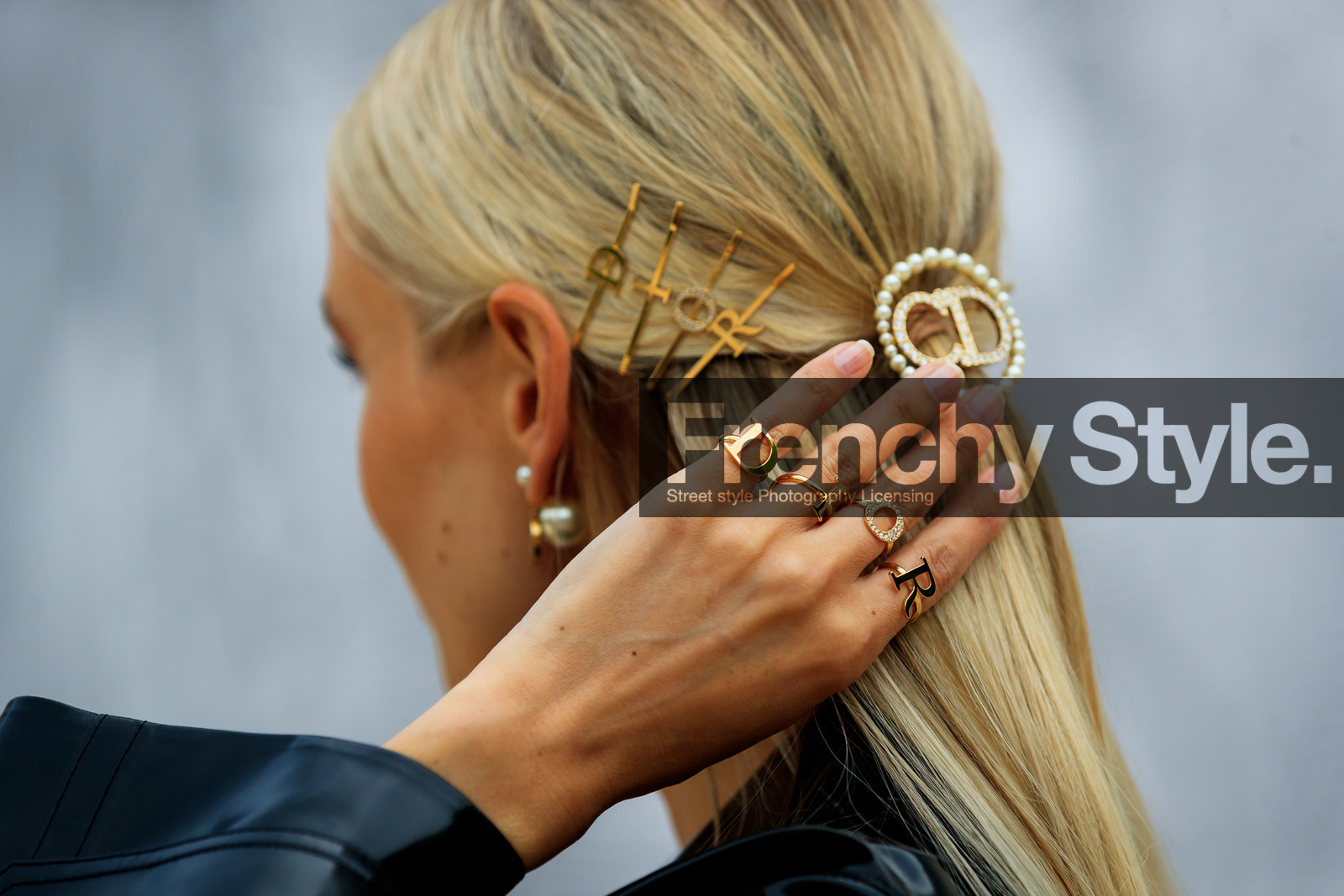 dior total look, dior earrings, dior hair clip, dior ring, close up detail, jewel close up, hair clip, hair details, back details, strassed hair clip, golden hair clip, initials hair clip, pearl hair clip, leonie hanne, fashion week, frenchystyle, FW, jonathan paciullo, street style, PFW, PARIS, AUTUMN WINTER 2021-2022, FALL WINTER 2021-2022, FW 21-22, atmosphere details, horizontal, detail