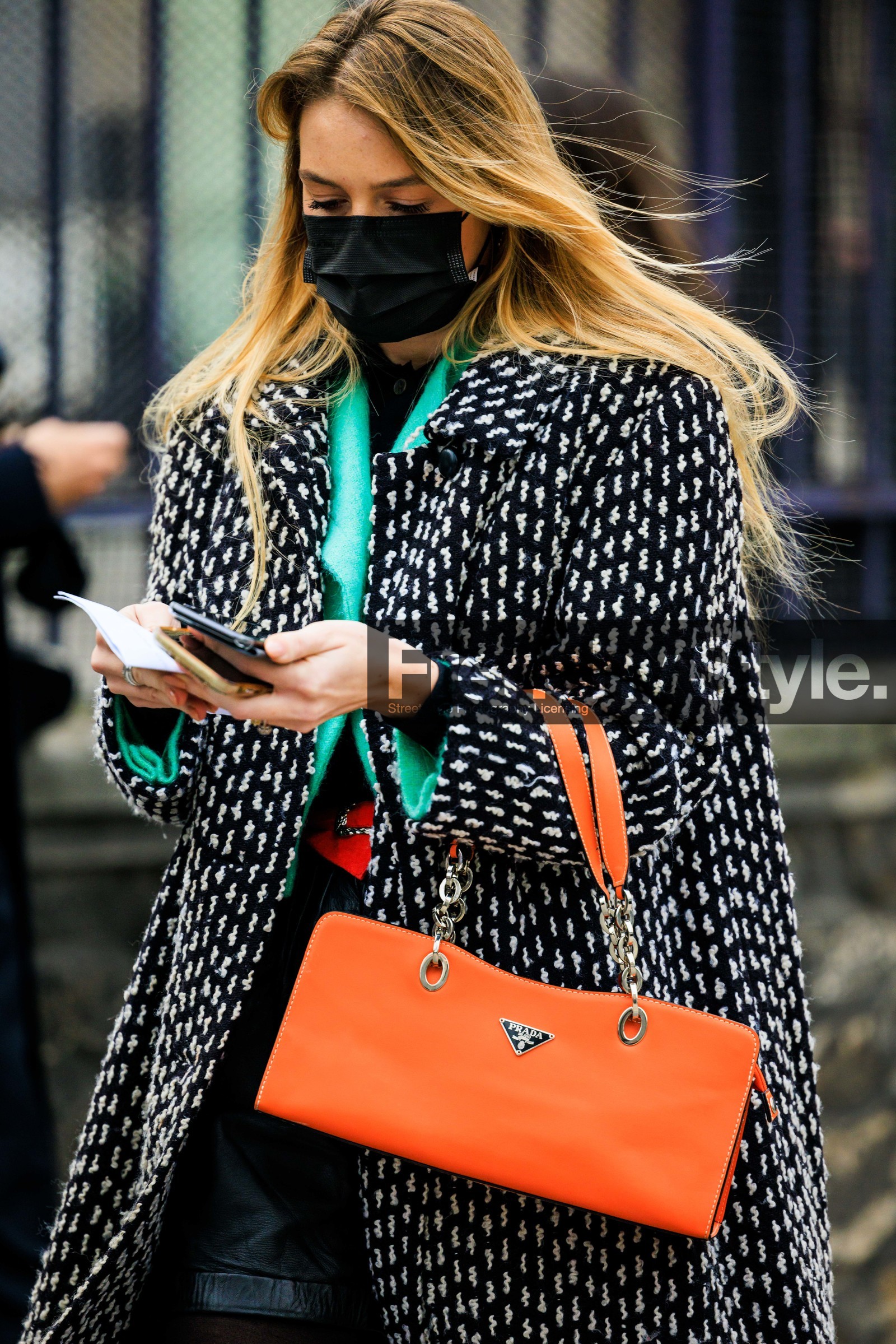 black mask, blond hair, black coat, black and white coat, tweed coat, blue shirt, prada bag, orange bag, pencil bag, fashion week, frenchystyle, FW, jonathan paciullo, street style, PFW, PARIS, menswear, AUTUMN WINTER 2022-2023, FALL WINTER 2022-2023, FW 22-23, atmosphere details, detail, vertical