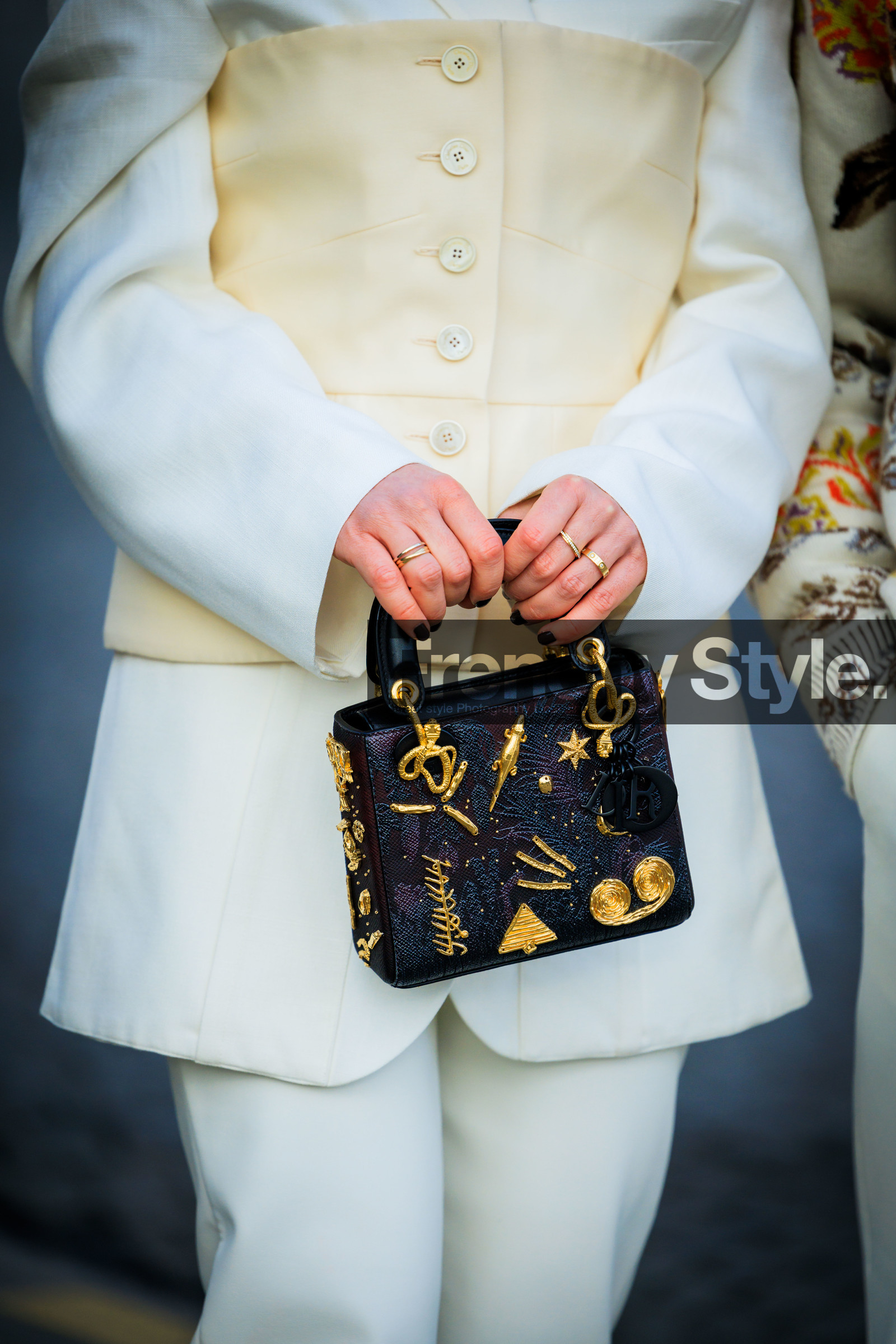 menswear, fashion week, frenchystyle, FW, jonathan paciullo, street style, PFW, PARIS, FALL WINTER 2022-2023, AUTUMN WINTER 2022-2023, FW 22-23, atmosphere details, detail, vertical