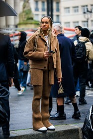 blond braids, long braids, transparent glasses, camel jacket, cropped tshirt, white tshirt, golden necklace, buttoned cardigan, camel cardigan, pleated trousers, camel trousers, knitwear, knits, mini bag, chiquito bag, jacquemus bag, white shoes, moon boots, fashion week, frenchystyle, FW, jonathan paciullo, street style, PFW, PARIS, menswear, AUTUMN WINTER 2022-2023, FALL WINTER 2022-2023, FW 22-23, full length, vertical
