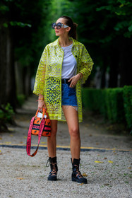 yellow jacket, yellow coat, yellow trench coat, yellow raincoat, leopard printed coat, leopard printed jacket, leopard pritned trench coat, leopard printed raincoat, sheer coat, sheer jacket, sheer trench coat, sheer raincoat, white t-shirt, denim, denim shorts, used shorts, blue shorts, mini shorts, white sunglasses, black sunglasses, round shape sunglasses, big sunglasses, orange bag, pink bag, printed bag, hand bag, dior bag, dior coat, dior jacket, dior trench coat, dior raincoat, dior boots, dior shoes, black boots, black leather boots, laced boots, flat boots, big sole boots, lady dior bag, estelle pigault, fashion week, frenchystyle, FW, jonathan paciullo, street style, PFW, PARIS, AUTUMN WINTER 2021-2022, FALL WINTER 2021-2022, FW 21-22, vertical, full length