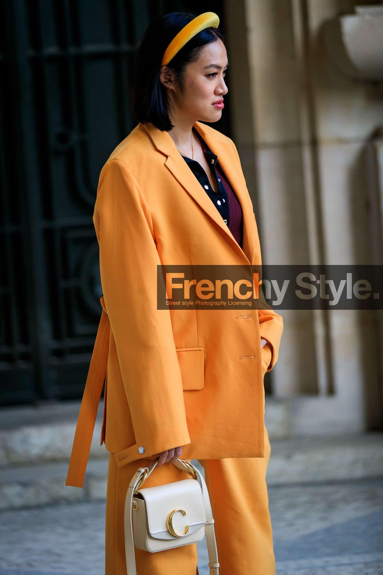 beige bag, blazer, headband, leather bag, orange jacket, orange pants, orange suit, Tiffany Hsu, trousers, PARIS, PFW, street style, jonathan paciullo, FW, frenchystyle, fashion week, AUTUMN WINTER 2019-2020, AW 19-20, FALL WINTER 2019-2020, FW 19-20, vertical, atmosphere details, detail