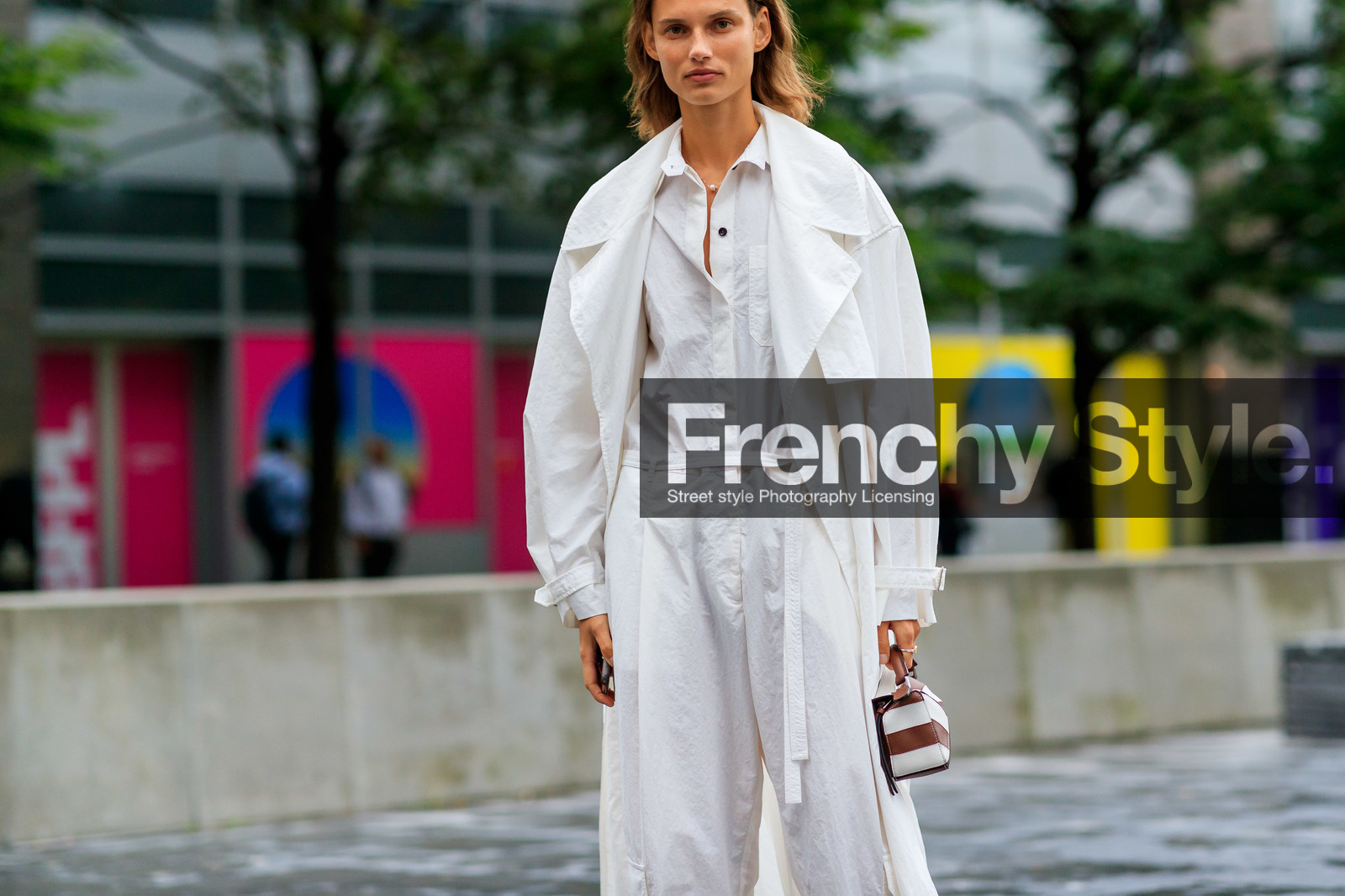brown bag, giedre dukauskaite, Giedrė Dukauskaitė, graphic bag, leather bag, mini bag, model, off white, printed bag, striped bag, tone on tone, total look white, trench coat, trousers, white coat, white jumpsuit, fashion week, frenchystyle, FW, jonathan paciullo, street style, NEW YORK, NYFW, SPRING SUMMER 2020, SS 20, horizontal, atmosphere details, detail
