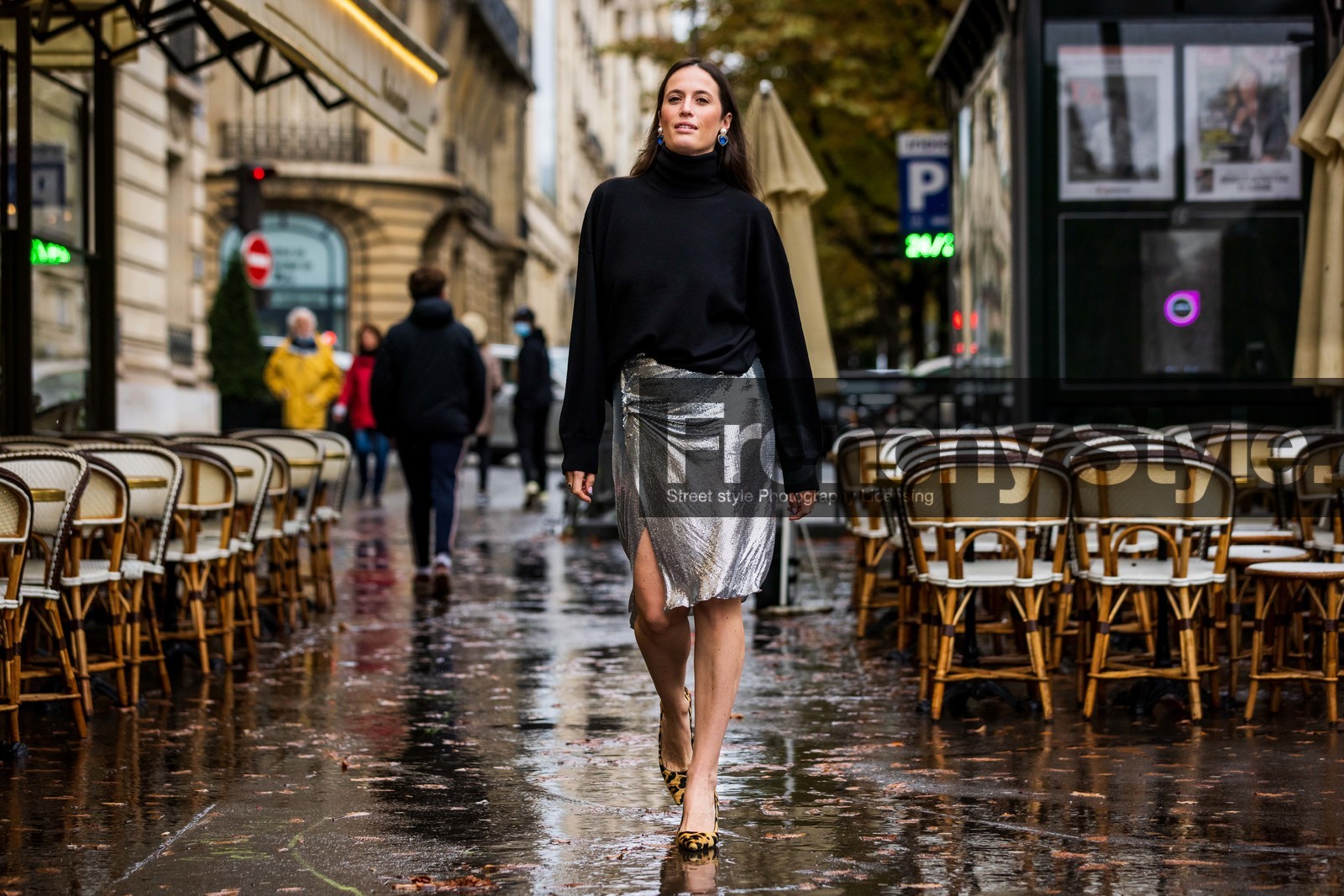 animal print, Astrid Boutrot, black heels, black turtleneck, earrings, heart earrings, heels, leopard shoes, paco rabanne skirt, silver skirt, skirt, split, turtleneck, yellow heels, fashion week, frenchystyle, FW, jonathan paciullo, street style, PFW, PARIS, SPRING SUMMER 2022, SS 22, horizontal, atmosphere details, full length