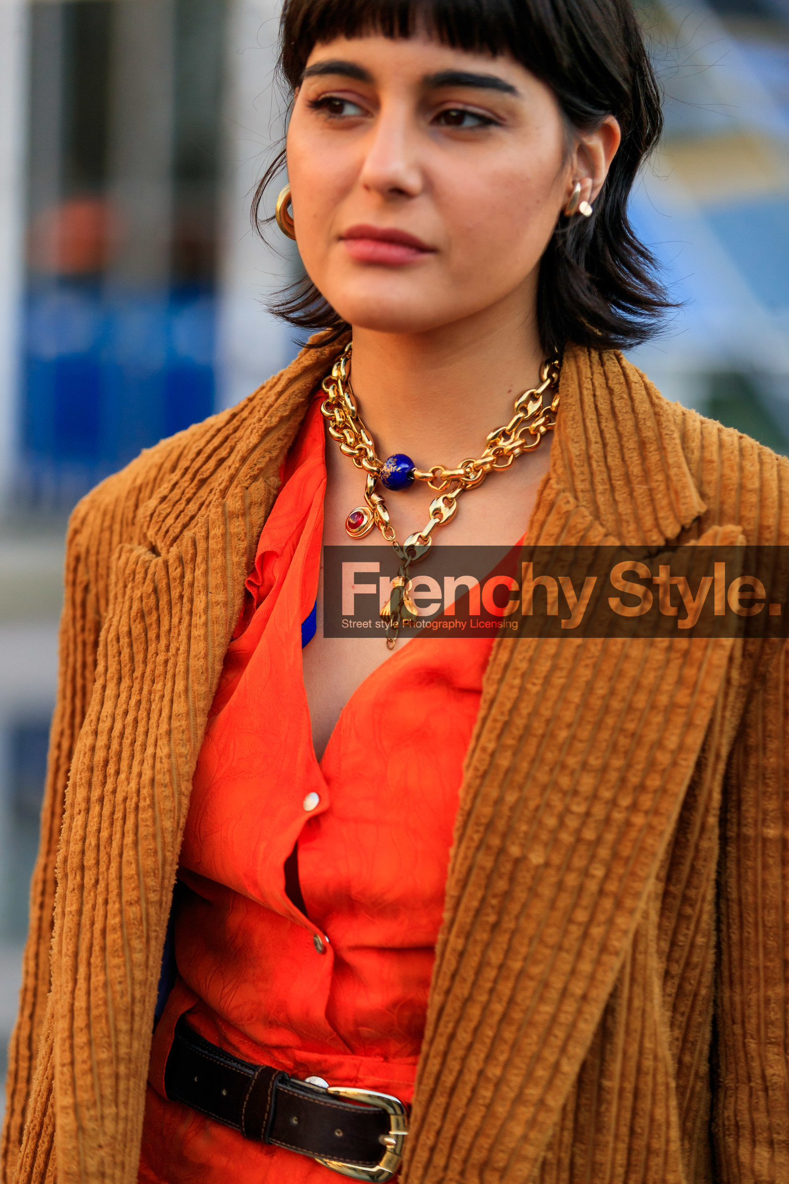maria bernad, orange jumpsuit, low necked jumpsuit, button jumpsuits, camel coat, velvet coat, corduroy coat, corduroy jacket, camel jacket, velvet jacket, golden necklace, big chain necklace, charms necklace, multi necklace, close up detail, fashion week, frenchystyle, FW, jonathan paciullo, street style, PFW, PARIS, AUTUMN WINTER 2020-2021, FALL WINTER 2020-2021, FW 20-21, vertical, atmosphere details, detail
