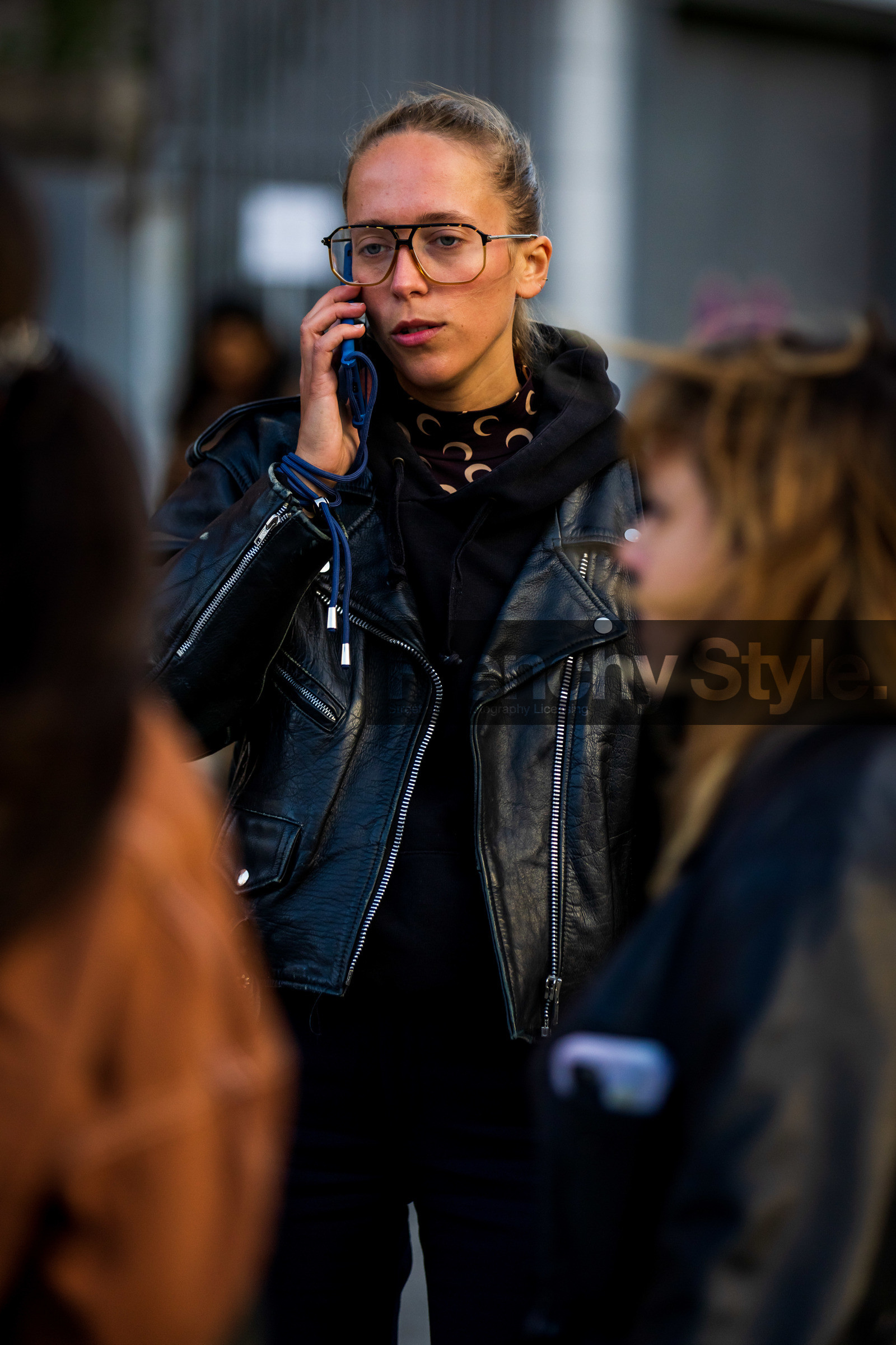 aviator, black hoddie, black monochrome, black pants, black perfecto, flare pants, glasses, hoddie, leather jacket, margiela boots, marine serre top, pants, perfecto, street style, jonathan paciullo, FW, frenchystyle, fashion week, PFW, PARIS, SPRING SUMMER 2022, SS 22, vertical, atmosphere details