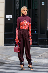 caro daur, stella mccartney bag, stella mccartney look, stella mccartney look, stella mccartney top, stella mccartney pants, burgundy pants, burgundy leather bag, burgundy top, red top, tight top, high collar top, turtleneck top, tailored pants, loose pants, golden earrings, golden necklace, long necklace, dangling earrings, hoop earrings, round earrings, round shape earrings, diamond earrings, big earrings, big necklace, charms necklace, black leather sandals, multi straps sandals, high heels sandals, long sleeves top, printed top, PARIS, PFW, SPRING SUMMER 2020, SS 20, fashion week, frenchystyle, FW, jonathan paciullo, street style, vertical, full length