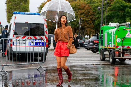 aimee song, beige jacket, tweed jacket, red leather shorts, red shorts, chanel belt, chanel jacket, chanel bag, belted shorts, red leather belt, red leather boots, high boots, kitten heels boots, bucket bag, beige leather bag, quilted bag, shoulder bag, chain strap bag, PARIS, PFW, SPRING SUMMER 2020, SS 20, fashion week, frenchystyle, FW, jonathan paciullo, street style, horizontal, atmosphere details, full length