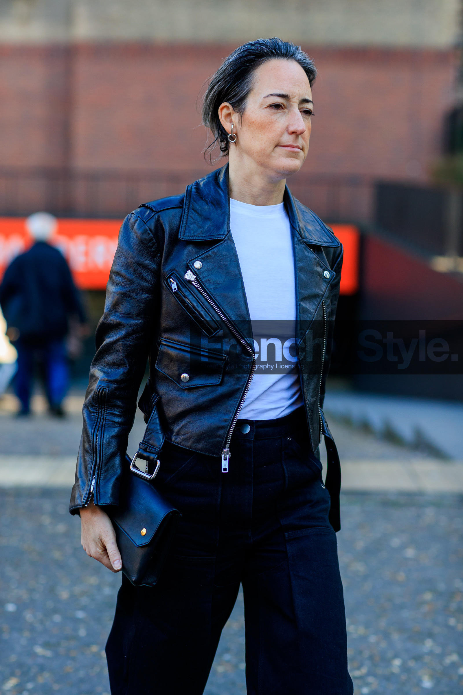 black bag, black jacket, black pants, black perfecto, leather bag, leather jacket, leather perfecto, trousers, white t shirt, street style, jonathan paciullo, FW, frenchystyle, fashion week, LFW, LONDON, AUTUMN WINTER 2018-2019, AW 18-19, FALL WINTER 2018-2019, FW 18-19, vertical, atmosphere details, detail